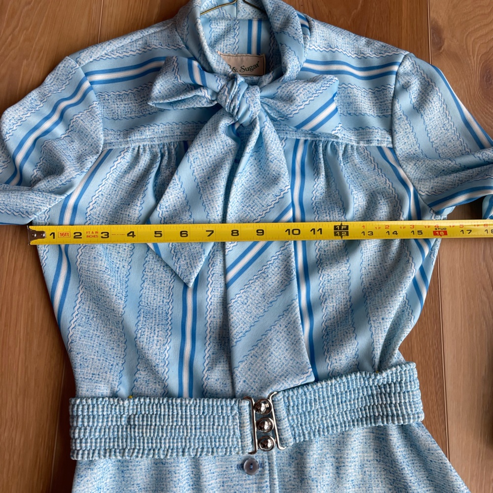 Vintage 70’s Ms Sugar Dress light blue / white, fit and flare, fun neck tie - Picture 6 of 7